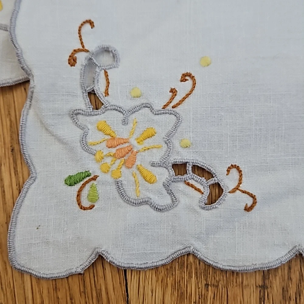 Set of 6 Vintage embroidered napkins